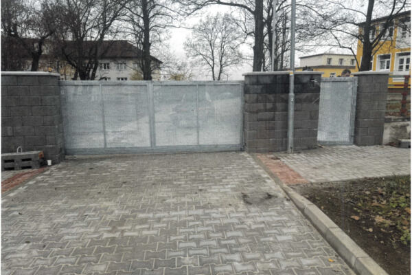 Nový vjezd do dětského domova!