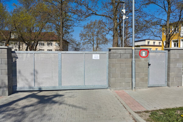 Vjezd do dětského domova - upozornění